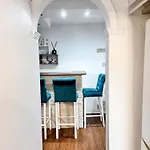 Inoria - Comfy With Private Parking *