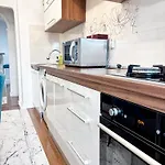 Inoria - Comfy With Private Parking Apartament