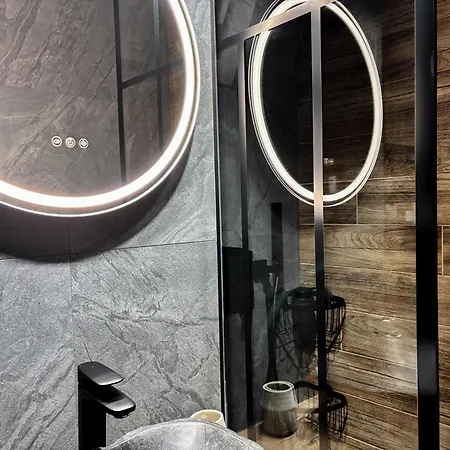 Inoria - Comfy With Private Parking Apartament