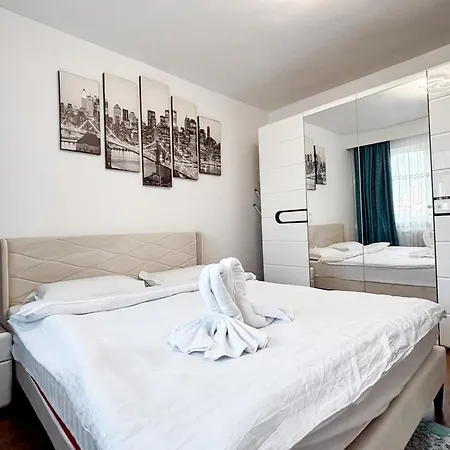 公寓 Inoria - Comfy With Private Parking