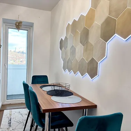 公寓 Inoria - Comfy With Private Parking