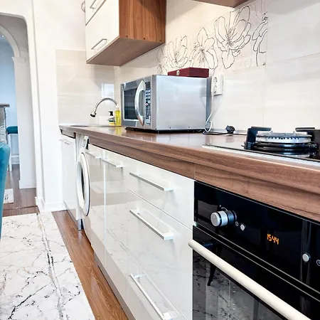 Inoria - Comfy With Private Parking 公寓