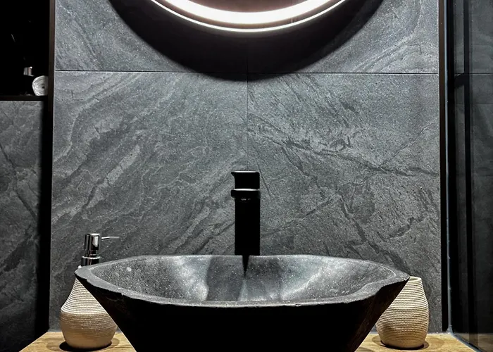 Inoria - Comfy With Private Parking