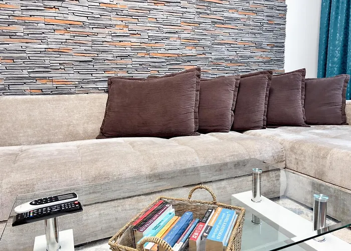 Inoria - Comfy With Private Parking